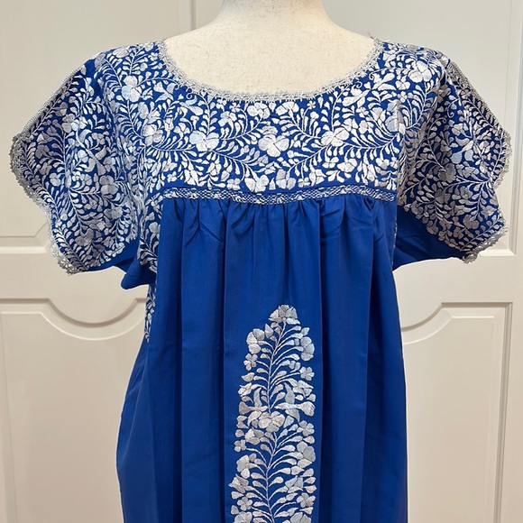 San Antonino Maxi Dress, Oaxaca Mexican dress. hand Embroidered. Silk Th… - Picture 7 of 9